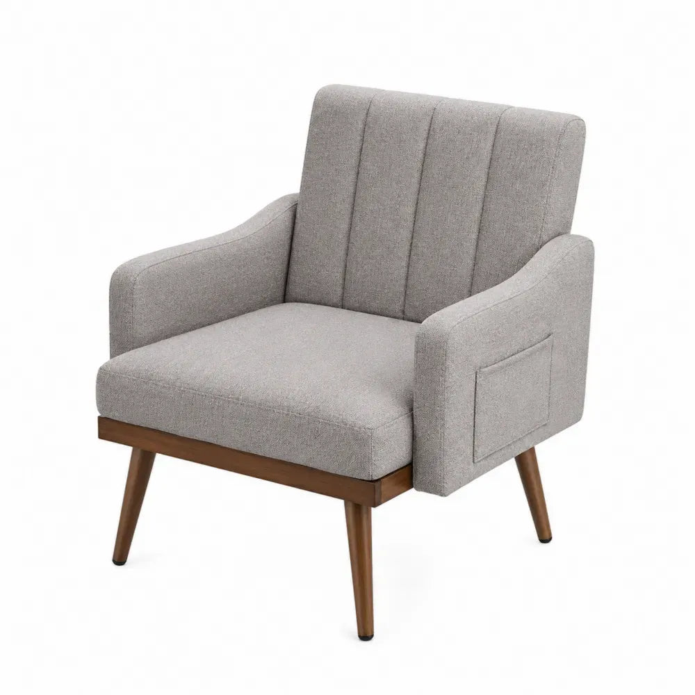 Sillón tapizado en tela gris claro con reposabrazos y patas de madera de caucho natural 70 x 75 x 85 cm